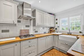 62, Leacroft, Staines-upon-thames TW18 4PB