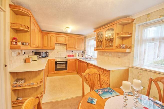 KITCHEN /DINING ROOM