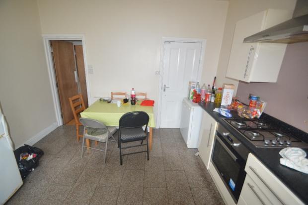 4 bed Terraced to rent Image 6