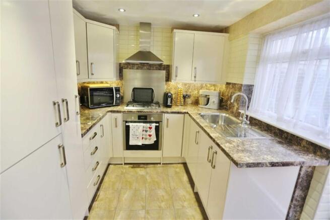 KITCHEN/ BREAKFAST R