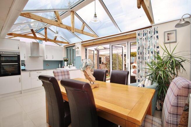 Kitchen/Dining...
