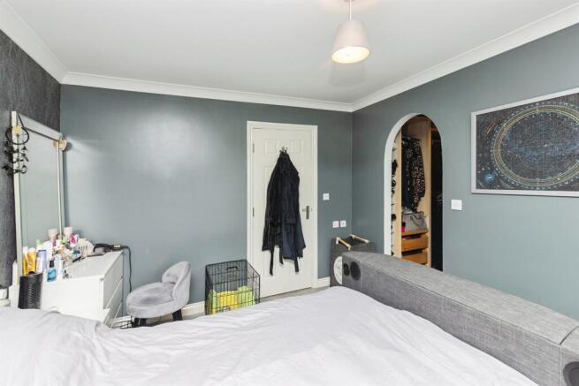 5 bed Town House for sale Image 11