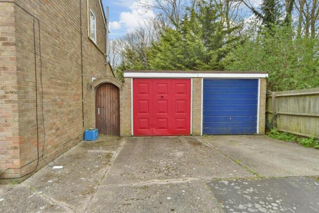 Driveway/Garage