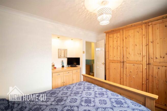 MASTER BEDROOM: