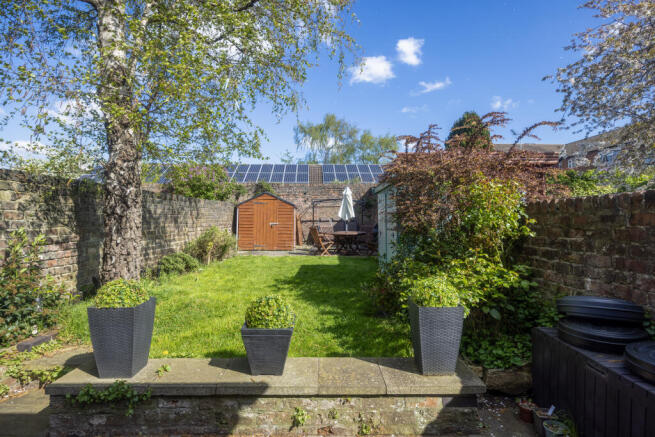 5 bed Town House for sale Image 4