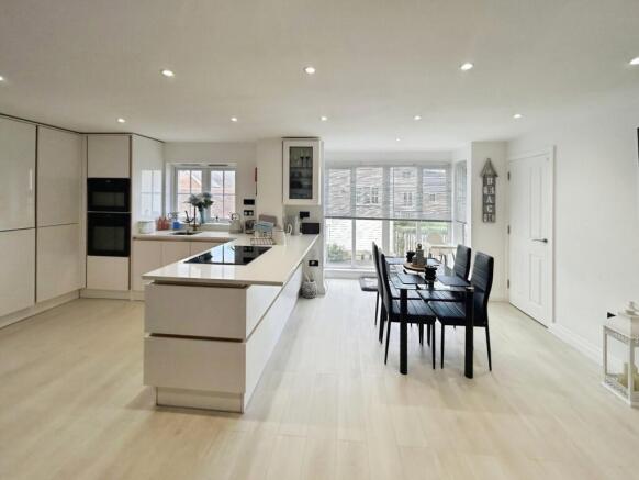 Kitchen/Dining Area