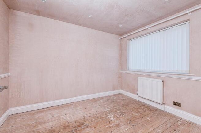 4 bed Semi-Detached for sale Image 10