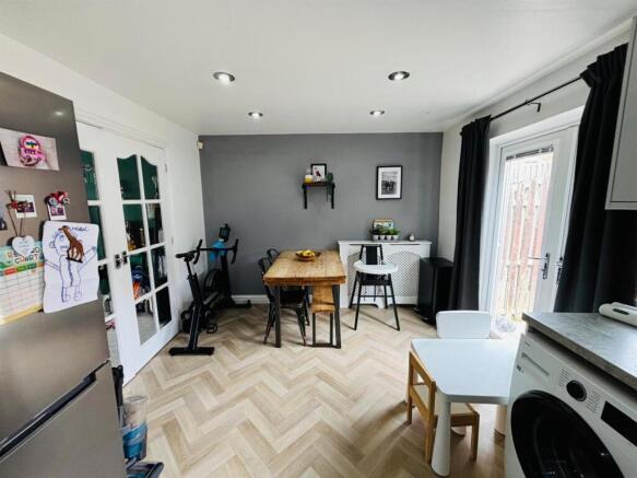 3 bed Town House for sale Image 4