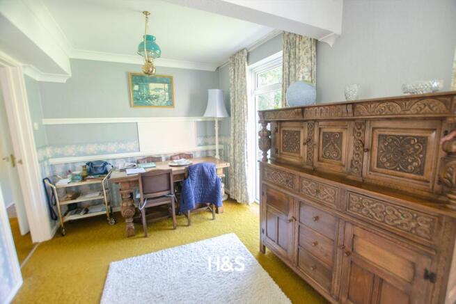 12 Walcott Green - Dining area.jpg