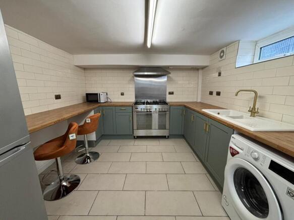 1 bed House Share to rent Image 4