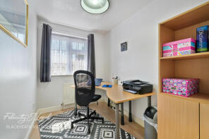 32, Elizabeth Fry Place, London SE18 4LA