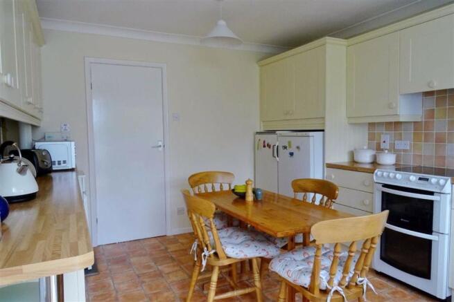 KITCHEN/BREAKFAST ROOM