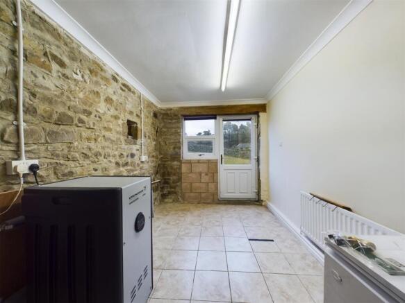 3 bed Semi-Detached to rent Image 7