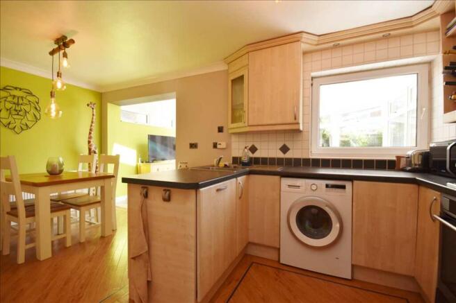 Kitchen & Dining