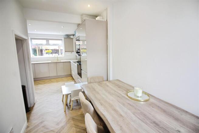 3 bed Semi-Detached for sale Image 4