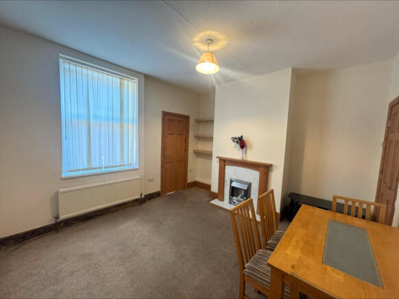 2 bed Terraced to rent Image 4
