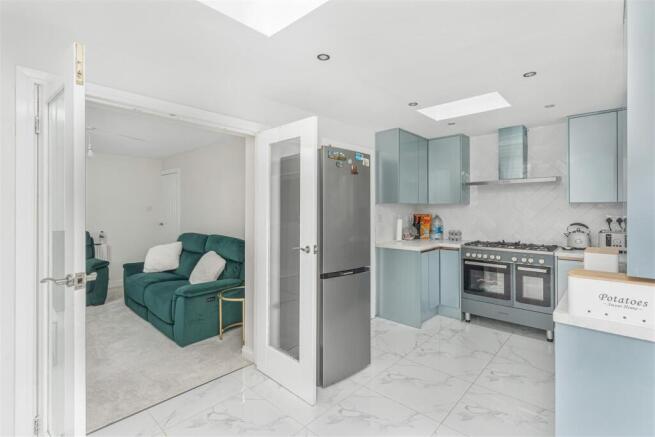 37 Neithrop Avenue, Banbury-15.jpg