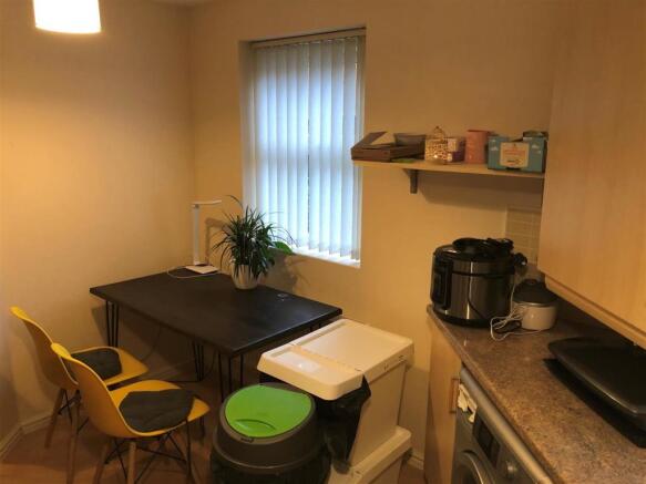 Kitchen 2.jpg