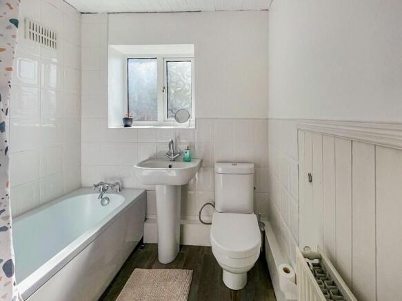 3 bed Semi-Detached for sale Image 9