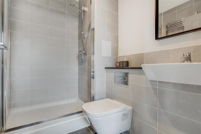 3_Main Ensuite-0.jpg