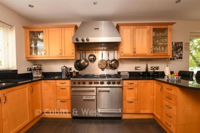 Kitchen/Dining Area