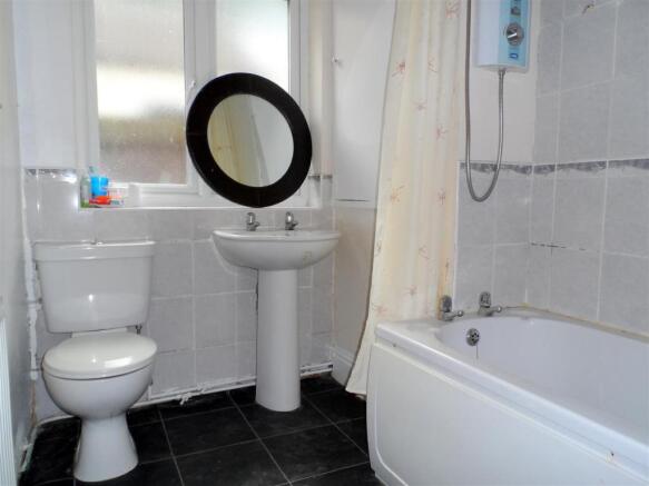 FAMILY BATHROOM