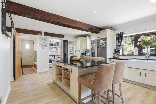 4 bed Detached for sale Image 6