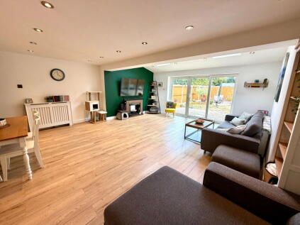 A Extended Home In Hempstead With A 20ft Open Plan Living Area - Greenfinches
