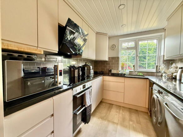 2 bed Flat for sale Image 8