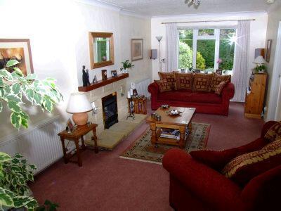 LOUNGE DINING ROOM