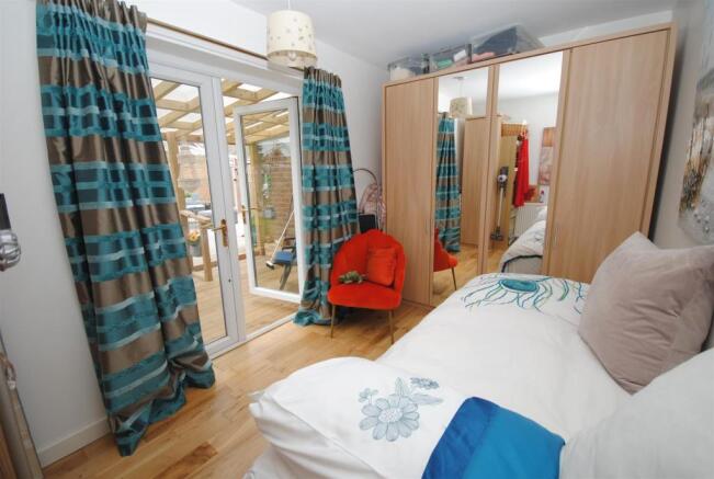 9richmondfeldlanebed2.JPG