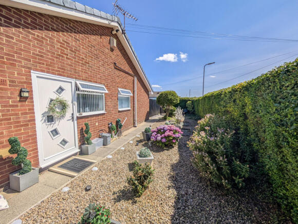 2 bed Bungalow for sale Image 11