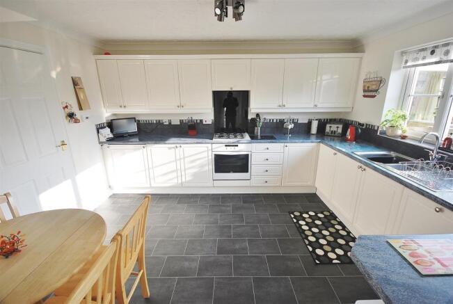 KITCHEN: