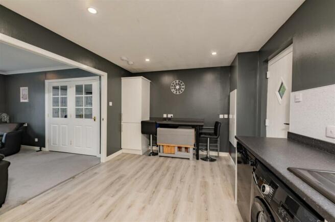 46 Corbie Drive Barry-9.jpg