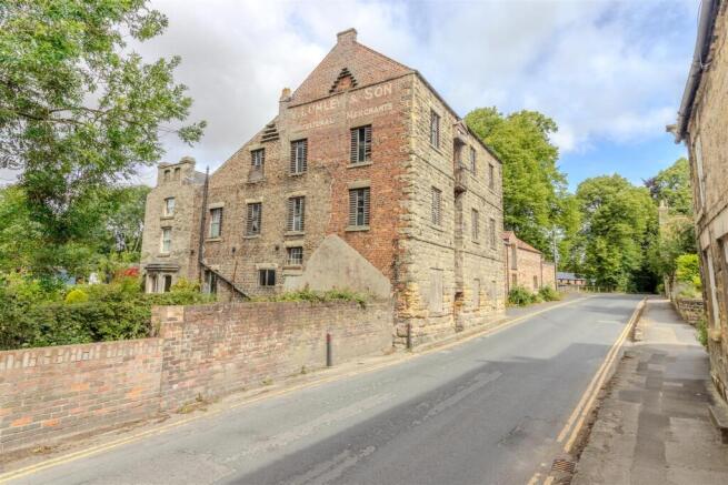 4 bed Town House for sale Image 5