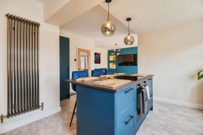 4 bed Semi-Detached for sale Image 5