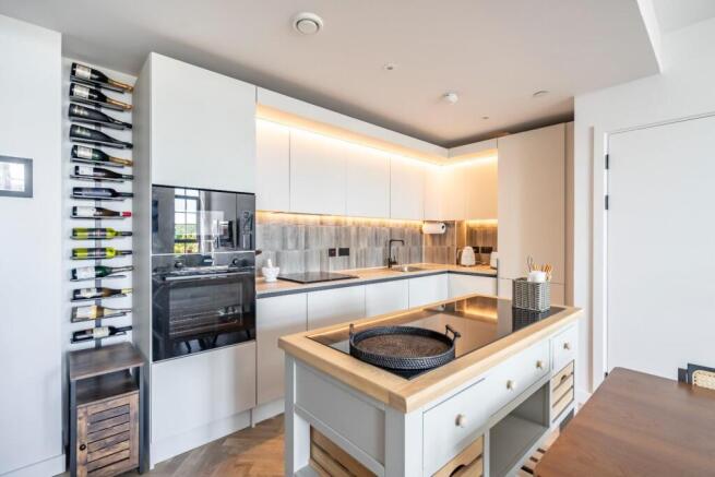 2 bed Apartment for sale Image 5