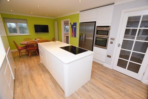 kitchen & breakfast room