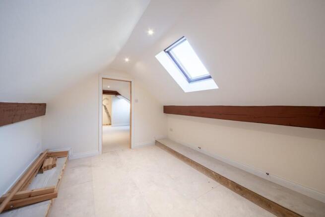 UPSTAIRS ROOM 1 02.jpg
