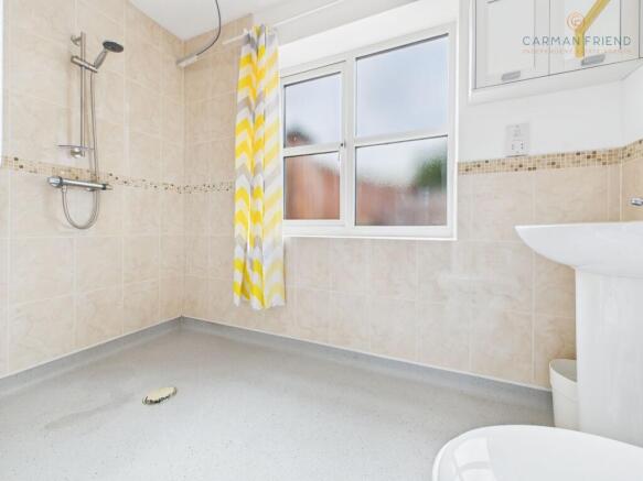 En Suite to Bedroom 4