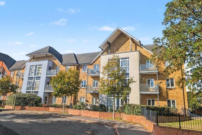 2-bed flat on Chandlers Ford, £160,000