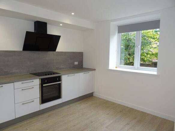 2 bed Apartment to rent Image 5