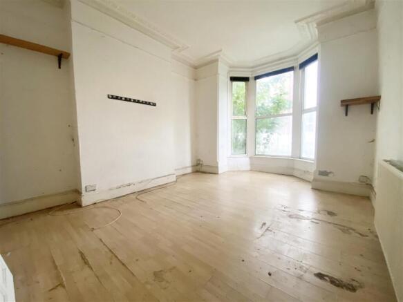 Front Bedroom/Reception