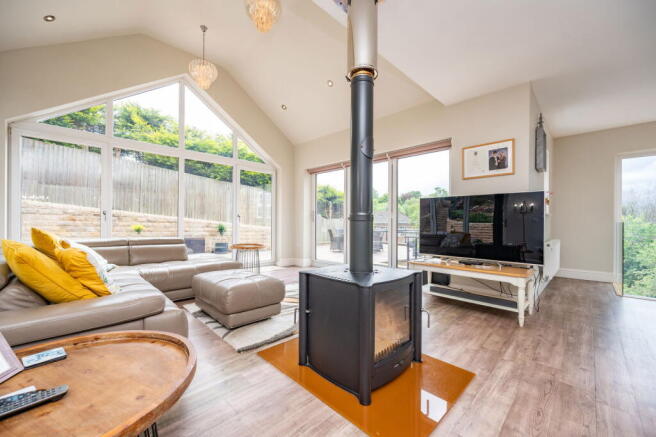 5 bed Detached for sale Image 5