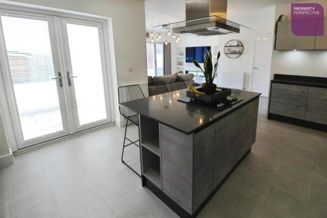 5 bed Detached for sale Image 4
