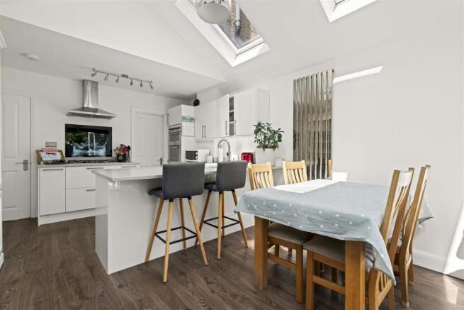 77 Castle Road TW7-22.jpg