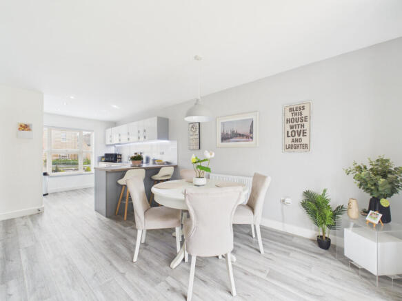 4 bed Detached for sale Image 11