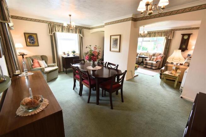 LIVING/DINING ROOM