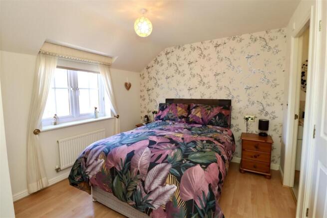 3 bed Semi-Detached for sale Image 6