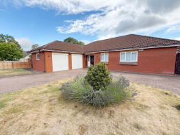 32, Birchy Close, Dickens Heath, Solihull B90 1QL